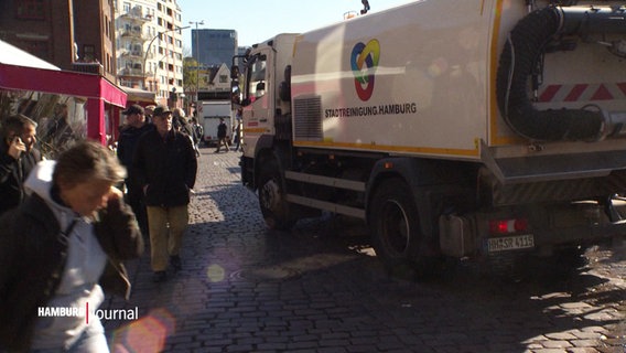 Das Auto der Stadtreinigung auf dem Fischmarkt. © Screenshot 