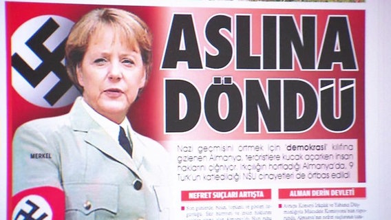 Titelbild einer türkischen Tageszeitung: Angela Merkel vor einem Hakenkreuz.  
