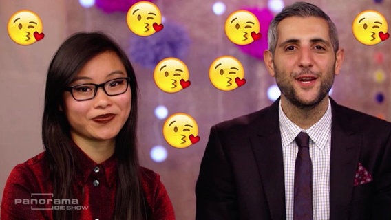 Nhi Lee und Michel Abdollahi, um die beiden fliegen Kuss-Emoticons.  