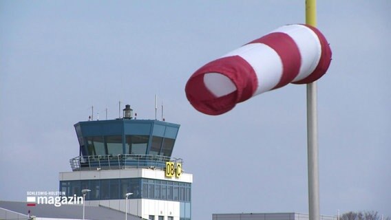 Der Tower am Flughafen Kiel-Holtenau.  
