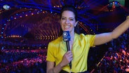 Linda Zervakis meldet per Schalte vom ESC-Finale.  