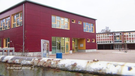 Das Gebäude einer Schule  