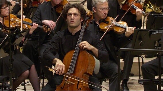 Cellist Nicolas Altstaedt spielt Wagners "Lohengrin".  