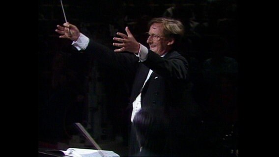 Dirigent John Carewe  