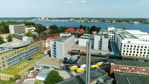 Das Universitätsklinikum Schleswig-Holstein oben.  