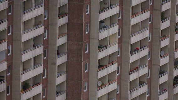 Ein Plattenbau in Ostdeutschland.  
