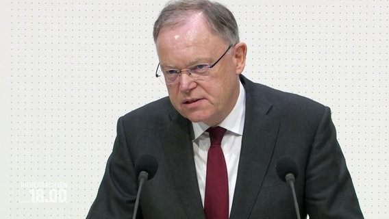 Stephan Weil (SPD) redet im Niedersächsischen Landtag  