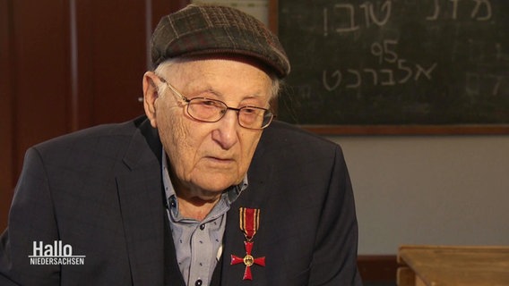 The 95-year-old concentration camp survivor Albrecht Weinberg is celebrating his birthday and commemorating the crimes of the Nazi dictatorship.  