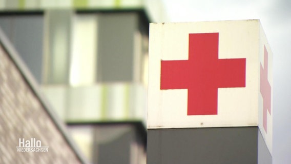 Ein  rotes Kreuz dient als Symbolbild für Corona-Neuigkeiten.  