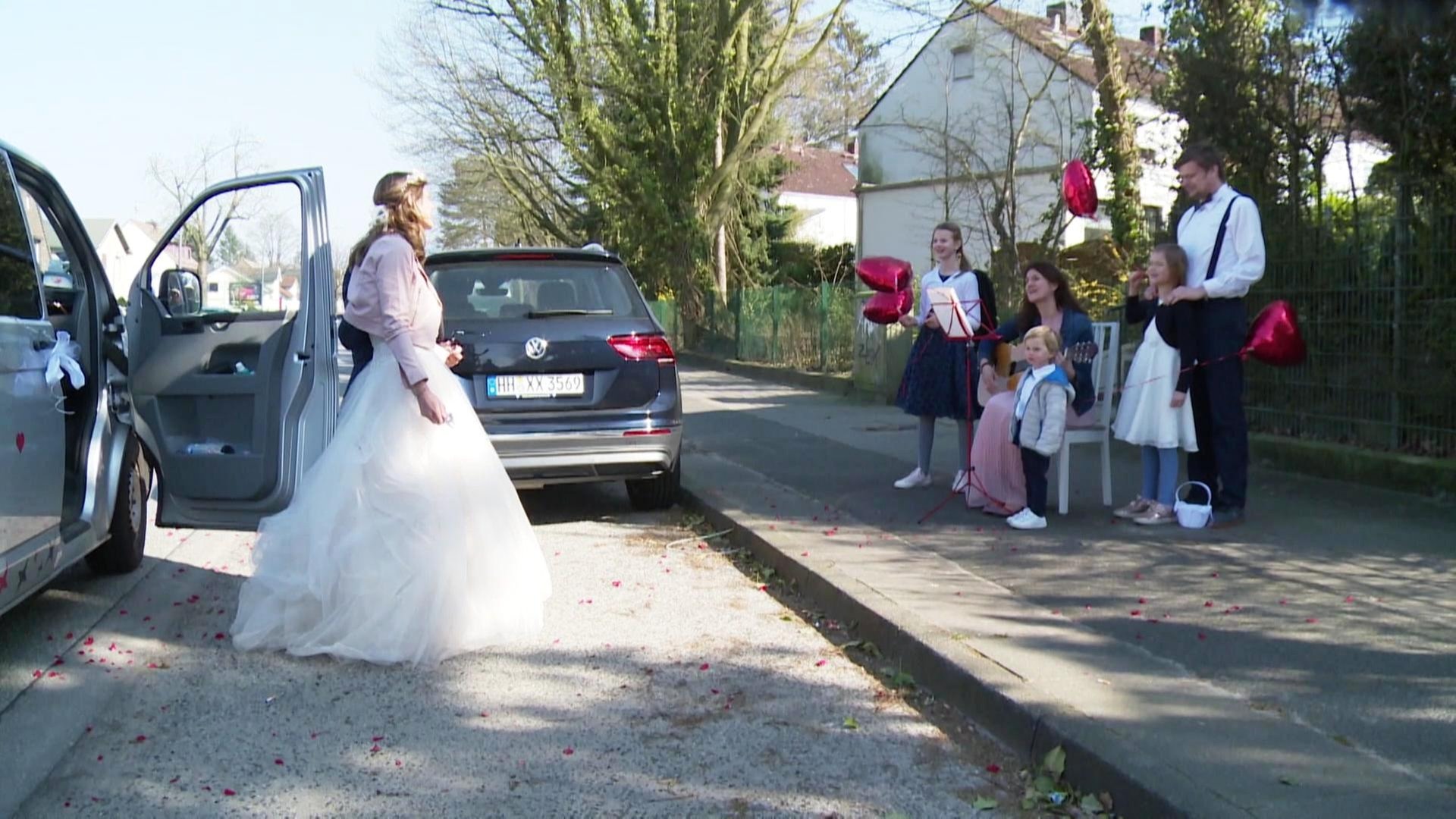 Trotz Corona Paar Feiert Hochzeit Mit Abstand Ndr De Nachrichten Hamburg Ndr 90 3