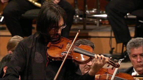 Leonidas Kavakos spielt Beethovens Violinkonzert D-Dur op. 61 mit dem NDR Sinfonieorchester.  