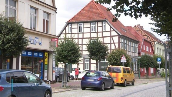 Häuser an einer Straße in Hagenow.  
