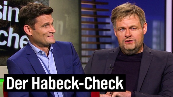 Christian Ehring und Max Giermann als Robert Habeck im Interview bei extra 3.  