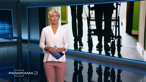 Susanne Stichler moderiert Panorama 3.  
