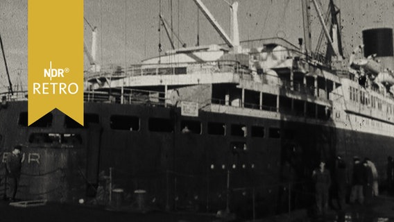 Passagierschiff "Pasteur" im Dock in der Werft in Bremen  