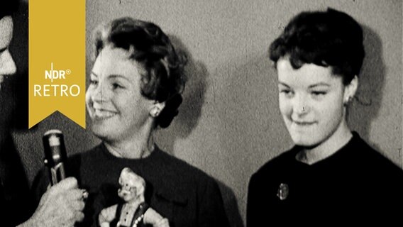 Magda und Romy Schneider beim Interview  