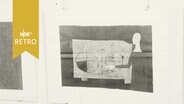 Gemälde hängt in einer Ausstellung  