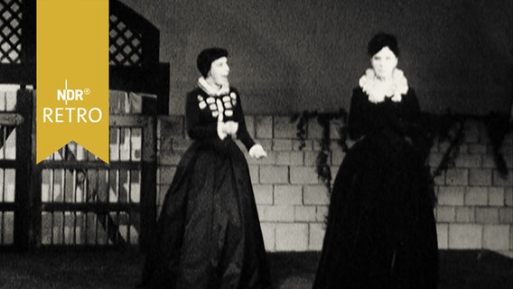 Schauspielerinnen Elisabeth Flickenschildt und Antje Weißgerber im Stück Maria Stuart auf der Bühne (1959)  