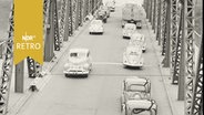 Autoverkehr auf einer Brücke (Nord-Ostsee-Kanal) 1958  