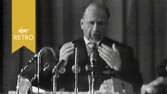 Walter Ulbricht bei einer Rede 1961  