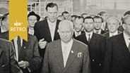 Nikita Chrustschow und Entourage bei Messebesuch 1961.  