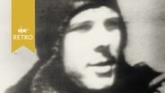 Major Juri Alexejewitsch Gagarin mit Fliegermütze 1961  