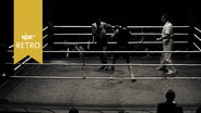 Boxer beim Boxkampf im Ring (1960)  