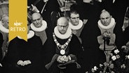 Helmut Thielicke im Talar im Kreise der Kollegen bei Amtseinführung als Uni-Rektor Hamburg 1960  