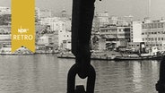 Skyline von Genua 1960, im Vordergrund Ketten an einem Schiff  
