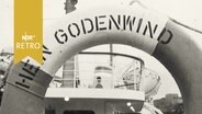 Rettungsring mit Aufschrift "Hein Godenwind" an Deck des gleichnamigen Schiffs 1961  