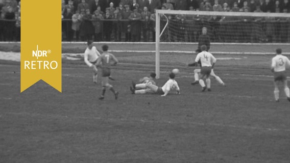 Tor für Werder Bremen im Oberligaspiel in Oldenburg 1961  