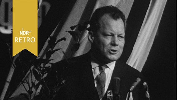 Willi Brandt bei Rede auf dem Vertriebenentreffen 1961 in Rendsburg  