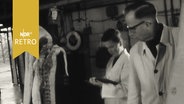 Fleischbeschauer bei der Arbeit 1961  