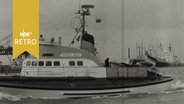 Seenotrettungskreuzer in Fahrt im Emder Hafen 1961  