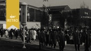 Publikumsverkehr auf dem Messegelände in Hannover (1961)  