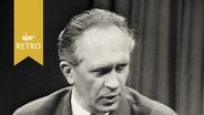NDR-Intendant Walter Hilpert 1960 in einem Studiogespräch  