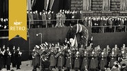 Trauerfeier für die Opfer der Flutkatastrophe vor dem Hamburger Rathaus 1962  