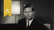 Helmut Schmidt während einer Stellungnahme zur Spiegel-Affäre (1963)  