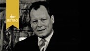 Willy Brandt schaut in die Kamera (1961)  