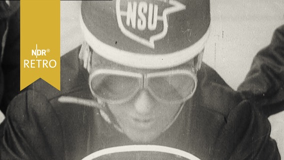 Rennfahrer Wilhelm Hertz auf seiner NSU-Maschine 1965 vor neuem Geschwindigkeitsrekord mit dem Motorrad  
