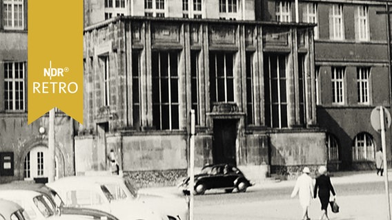 Portal eines Gebäudes der Christian-Albrechts-Universität in Kiel 1965  