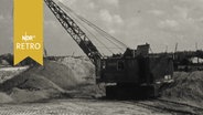 Bagger bei Straßenbauarbeiten 1961  