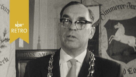 Obermeister der Zimmerer-Innung Hannover bei einer Rede 1960  