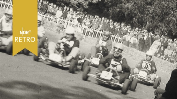 Go-Kart-Fahrer auf der Bahn bei der deutschen Meisterschaf 1961 in Bad Oldesloe  