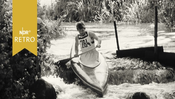 Kajakfahrer bei Woldwasserfahrt (1961)  