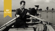 Zwei Männer in einem Ruderboot angeln nach Blindgängern (1965)  