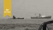 Kriegsschiff und U-Boot
auf See (1965)  