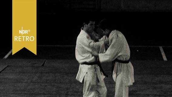Zwei Judoka beim Wettkampf 1961  