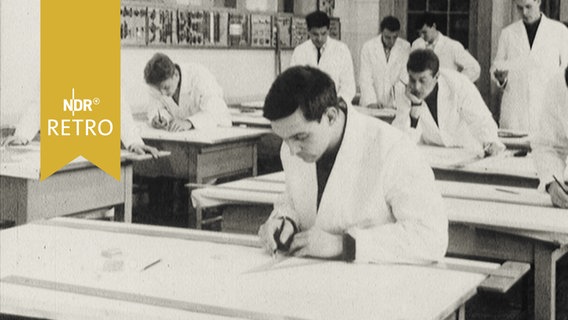 Schüler in einer Berufsschulklasse 1965  