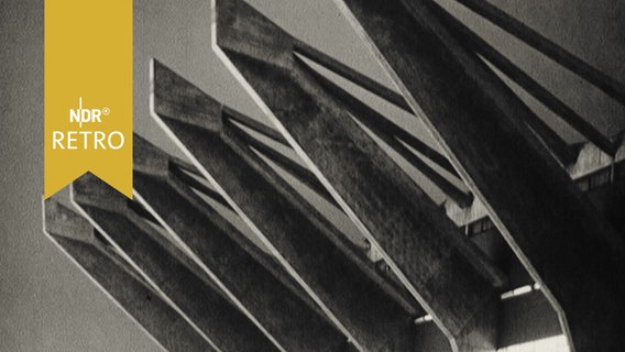 Futuristisches Gebäude des Archivtekten Roland Rainer (1965, Foto in eier Ausstellung)  